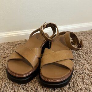 Naturalizer Women's Darry Sling Heeled Platform Sandal Toffee Brown